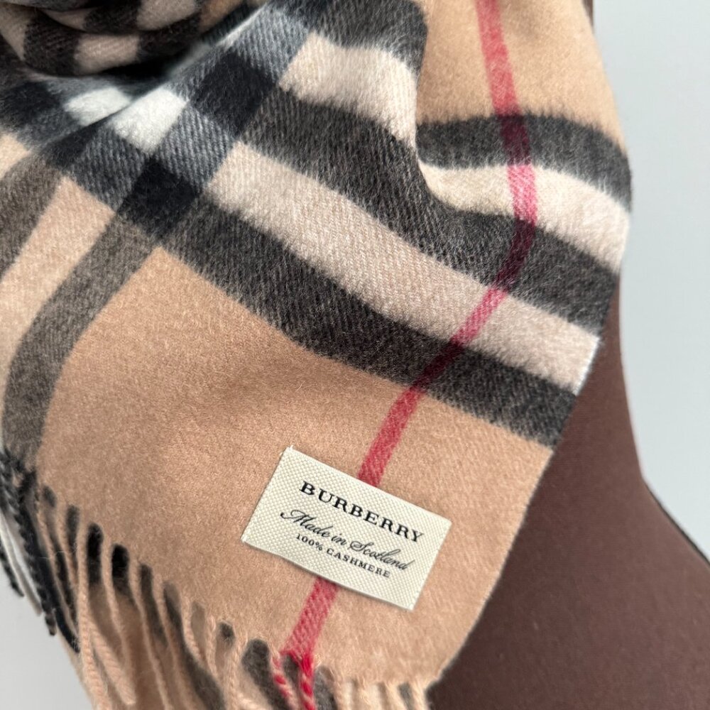 New Burberry Iconic Cashmere Scarf - Picture 5 of 12